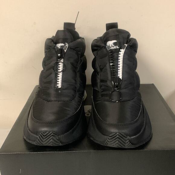 SOREL WOMEN'S SIZE 9 OUT N ABOUT III PUFFY ZIP BOOT, Black / White - Picture 2 of 10